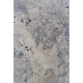Dekoracyjny naturalny kamień Trawertyn Silver Ash bębnowany 61x40x1,2 cm